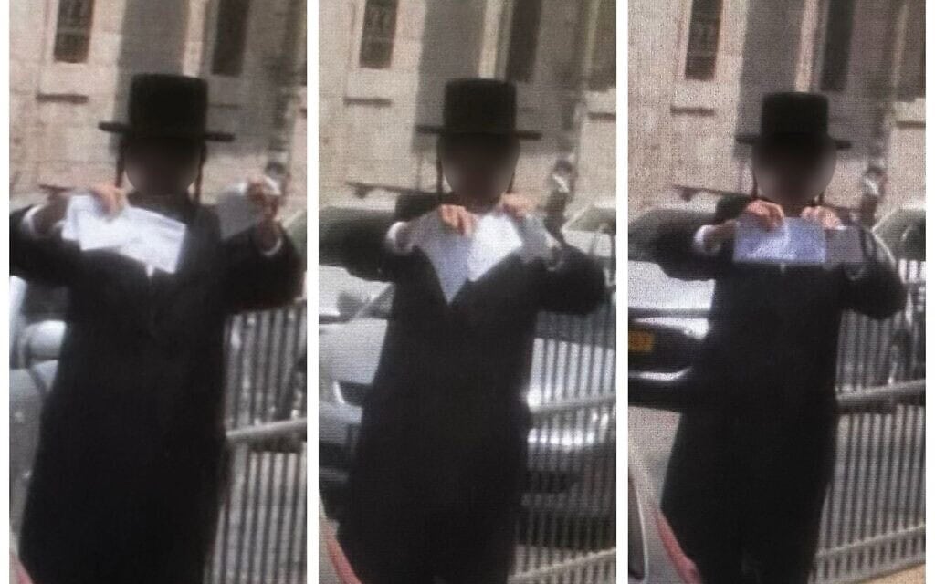 צעיר חרדי קורע צווי גיוס של צה"ל לאחר שלכאורה גנב אותם מדוור בירושלים, 11 באוגוסט 2025 (צילום: דוברות המשטרה) צעיר חרדי קורע צווי גיוס של צה"ל לאחר שלכאורה גנב אותם מדוור בירושלים, 11 באוגוסט 2025 (צילום: דוברות המשטרה)