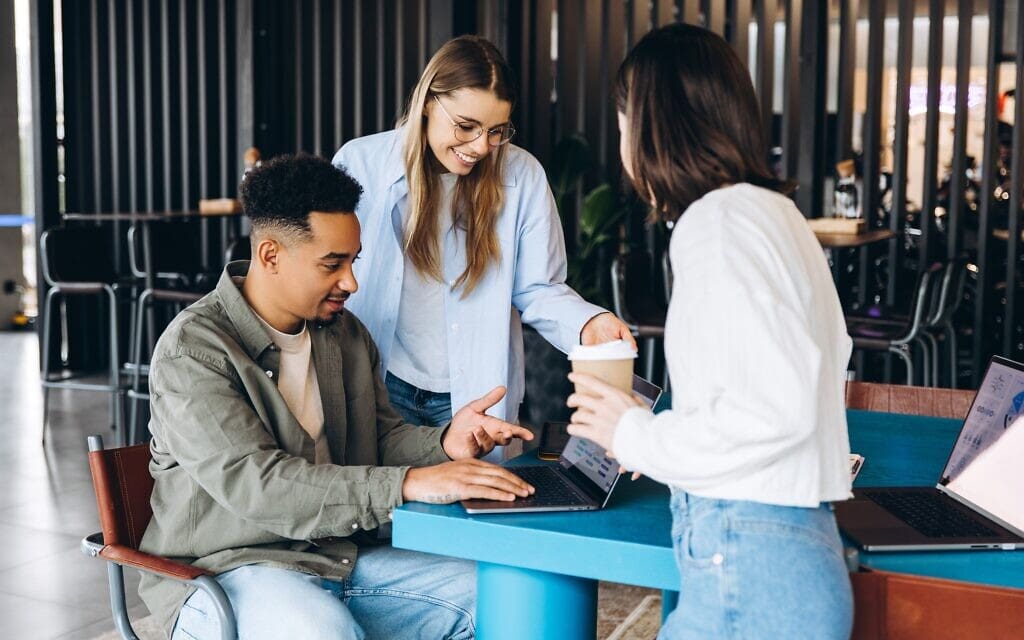 סטודנטים בקפיטריה, אילוסטרציה (צילום: iStock / Mariia Vitkovska) סטודנטים בקפיטריה, אילוסטרציה (צילום: iStock / Mariia Vitkovska)