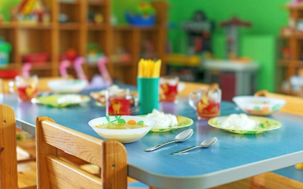 צהרון, אילוסטרציה (צילום: iStock / M-Production) צהרון, אילוסטרציה (צילום: iStock / M-Production)