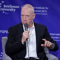 יואב גלנט בכנס הבינלאומי ללוחמה בטרור על שם שבתי שביט, שערך המכון למדיניות נגד טרור באוניברסיטת רייכמן בהרצליה, 17 בספטמבר 2025 (צילום: גלעד קוולרצ'יק) יואב גלנט בכנס הבינלאומי ללוחמה בטרור על שם שבתי שביט, שערך המכון למדיניות נגד טרור באוניברסיטת רייכמן בהרצליה, 17 בספטמבר 2025 (צילום: גלעד קוולרצ'יק)