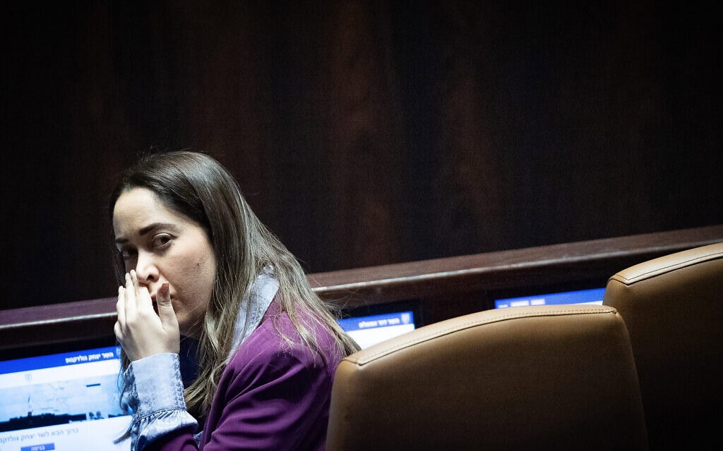 השרה לשוויון חברתי מאי גולן במליאת הכנסת, 8 בינואר 2025 (צילום: יונתן זינדל/פלאש90) השרה לשוויון חברתי מאי גולן במליאת הכנסת, 8 בינואר 2025 (צילום: יונתן זינדל/פלאש90)