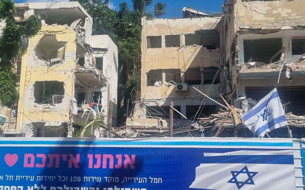 כיכר מוגרבי בת"א, חודשיים וחצי אחרי שנפגעה מירי טילים מאיראן, 2 בספטמבר 2025 (צילום: תני גולדשטיין) כיכר מוגרבי בת"א, חודשיים וחצי אחרי שנפגעה מירי טילים מאיראן, 2 בספטמבר 2025 (צילום: תני גולדשטיין)