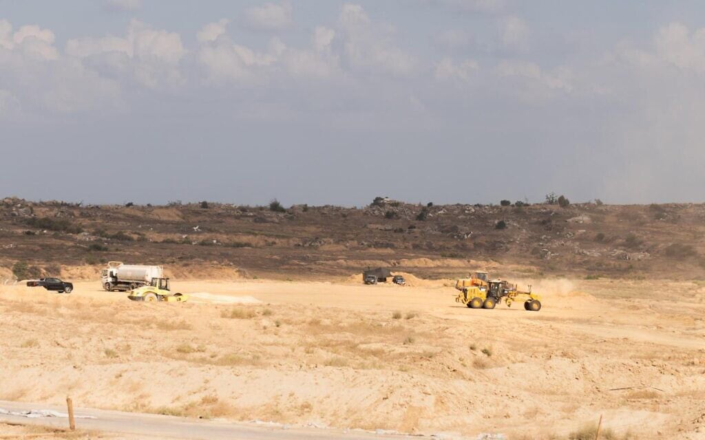 עבודות בנייה במעבר כיסופים, בתמונה שצה"ל פרסם ב־12 בספטמבר 2025 עבודות בנייה במעבר כיסופים, בתמונה שצה"ל פרסם ב־12 בספטמבר 2025