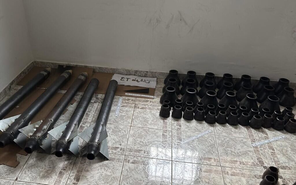 אמצעי לחימה שאותרו על ידי כוחות הביטחון באזור רמאללה, 19 בספטמבר 2025 (צילום: אתר צה"ל) אמצעי לחימה שאותרו על ידי כוחות הביטחון באזור רמאללה, 19 בספטמבר 2025 (צילום: אתר צה"ל)