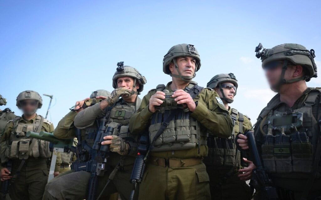 הרמטכ"ל רא"ל אייל זמיר בביקור באוגדה 98. 16 בספטמבר 2025 (צילום: דובר צה