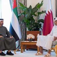 אמיר קטאר, השייח' תמים בן חמד אאל ת'אני (מימין), נפגש עם נשיא איחוד האמירויות, השייח' מוחמד בן זאיד, בדוחה, 10 בספטמבר 2025