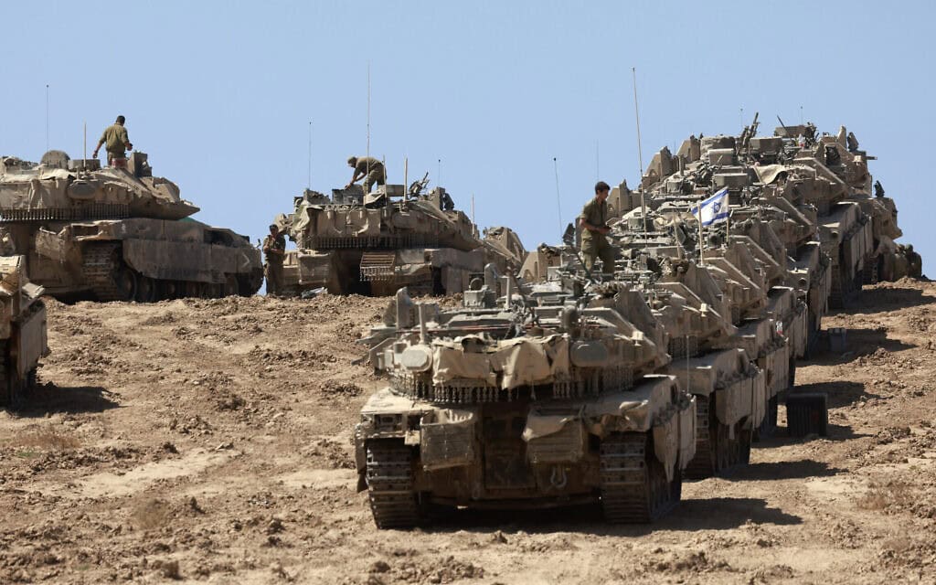 שיירה של טנקים של צה"ל בגבול עם רצועת עזה, 16 בספטמבר 2025 (צילום: Menahem Kahana / AFP) שיירה של טנקים של צה"ל בגבול עם רצועת עזה, 16 בספטמבר 2025 (צילום: Menahem Kahana / AFP)