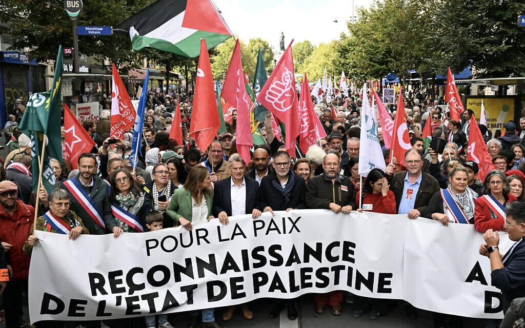 מנהיגי שמאל בצרפת מובילים צעדה בפריז בדרישה להכרה במדינה פלסטינית, 21 בספטמבר 2025 (צילום: Bertrand GUAY / AFP) מנהיגי שמאל בצרפת מובילים צעדה בפריז בדרישה להכרה במדינה פלסטינית, 21 בספטמבר 2025 (צילום: Bertrand GUAY / AFP)