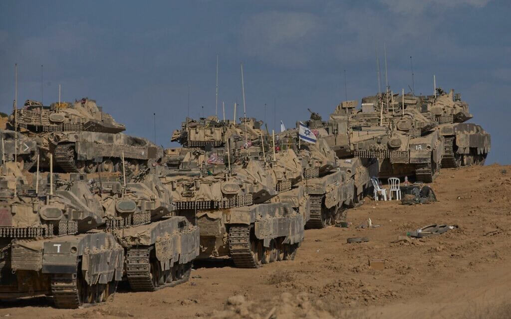 טנקים ישראליים באזור היערכות סמוך לגבול רצועת עזה, בדרום ישראל, 21 בספטמבר 2025 (צילום: AP/Ohad Zwigenberg) טנקים ישראליים באזור היערכות סמוך לגבול רצועת עזה, בדרום ישראל, 21 בספטמבר 2025 (צילום: AP/Ohad Zwigenberg)