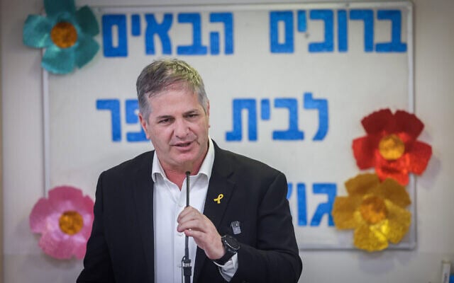 שר החינוך יואב קיש בביקור בבית ספר בירושלים, 1 בספטמבר 2024 (צילום: Chaim Goldberg/Flash90) שר החינוך יואב קיש בביקור בבית ספר בירושלים, 1 בספטמבר 2024 (צילום: Chaim Goldberg/Flash90)