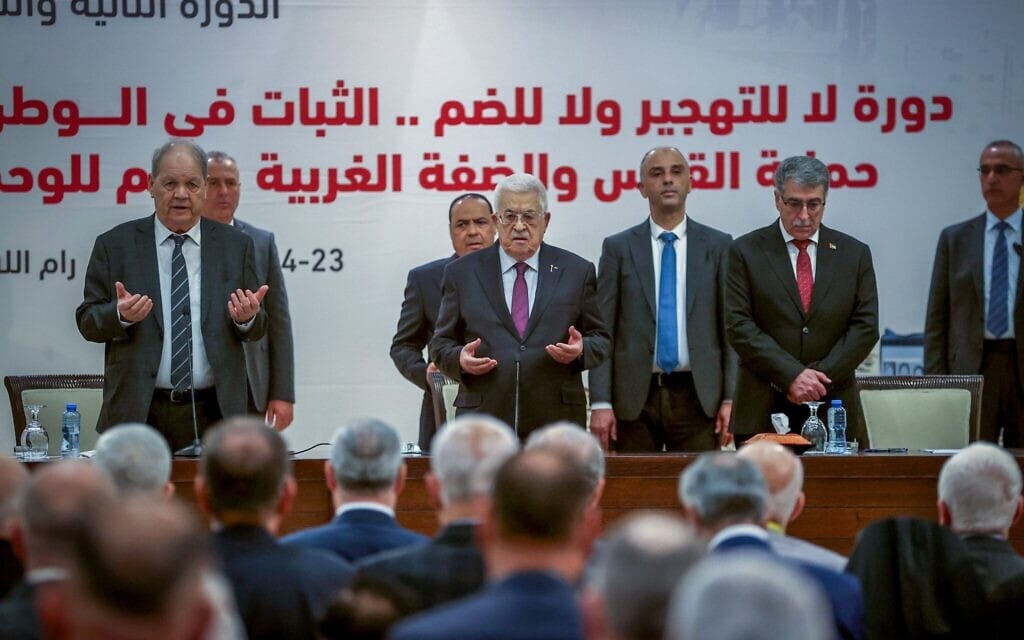 נשיא הרשות הפלסטינית מחמוד עבאס בפתח מושב המועצה המרכזית הפלסטינית, ברמאללה, 23 באפריל 2025 (צילום: פלאש90) נשיא הרשות הפלסטינית מחמוד עבאס בפתח מושב המועצה המרכזית הפלסטינית, ברמאללה, 23 באפריל 2025 (צילום: פלאש90)