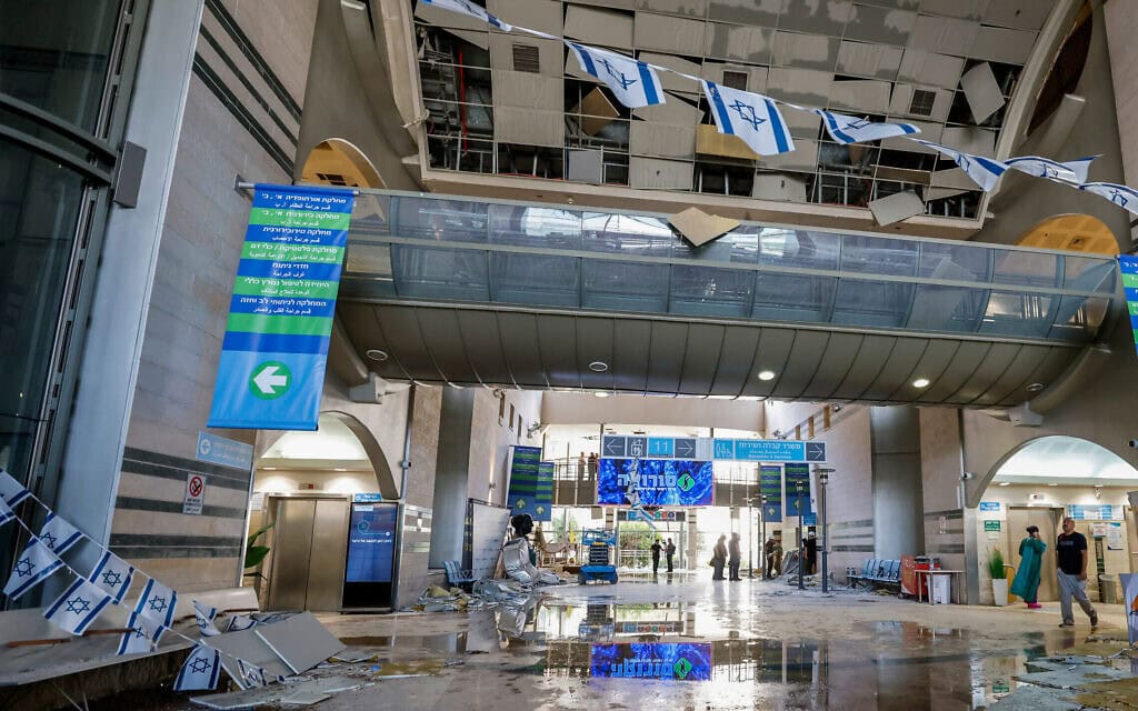 מבט על הזנק בבית החולים סורוקה לאחר פגיעת הטיל האיראני, 19 ביוני 2025 (צילום: יאיר תירוש/פלאש90) מבט על הזנק בבית החולים סורוקה לאחר פגיעת הטיל האיראני, 19 ביוני 2025 (צילום: יאיר תירוש/פלאש90)