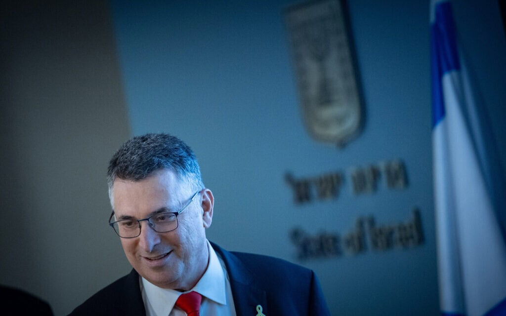 שר החוץ גדעון סער במסיבת עיתונאים במשרד החוץ בירושלים, 16 ביולי 2025 (צילום: יונתן זינדל/פלאש90) שר החוץ גדעון סער במסיבת עיתונאים במשרד החוץ בירושלים, 16 ביולי 2025 (צילום: יונתן זינדל/פלאש90)
