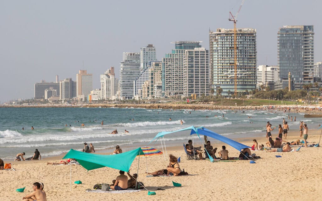 קיץ חם בחופי תל אביב, אוגוסט 2025 (צילום: דור פזואלו/פלאש90) קיץ חם בחופי תל אביב, אוגוסט 2025 (צילום: דור פזואלו/פלאש90)