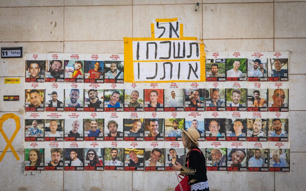 תמונותיהם של החטופים ושל החללים המוחזקים ברצועת עזה תלויות בירושלים, 2 בספטמבר 2025 (צילום: חיים גולדברג/פלאש90) תמונותיהם של החטופים ושל החללים המוחזקים ברצועת עזה תלויות בירושלים, 2 בספטמבר 2025 (צילום: חיים גולדברג/פלאש90)