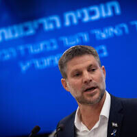 שר האוצר בצלאל סמוטריץ' מציג את תוכניתו לסיפוח הגדה, 3 בספטמבר 2025 (צילום: יונתן זינדל/פלאש90) שר האוצר בצלאל סמוטריץ' מציג את תוכניתו לסיפוח הגדה, 3 בספטמבר 2025 (צילום: יונתן זינדל/פלאש90)