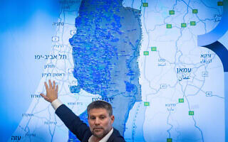 שר האוצר בצלאל סמוטריץ' מציג את תוכניתו לסיפוח הגדה, 3 בספטמבר 2025 (צילום: יונתן זינדל/פלאש90) שר האוצר בצלאל סמוטריץ' מציג את תוכניתו לסיפוח הגדה, 3 בספטמבר 2025 (צילום: יונתן זינדל/פלאש90)
