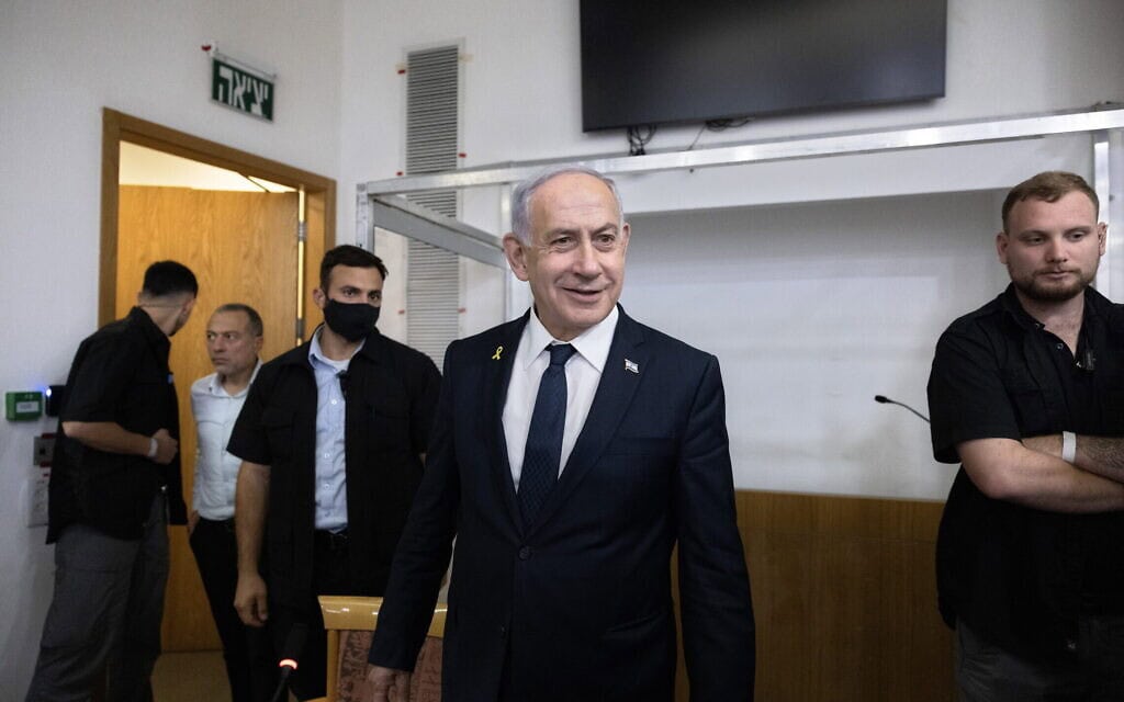 ראש הממשלה בנימין נתניהו בבית המשפט המחוזי בתל אביב, 10 בספטמבר 2025 (צילום: מוטי מלרוד/פול)