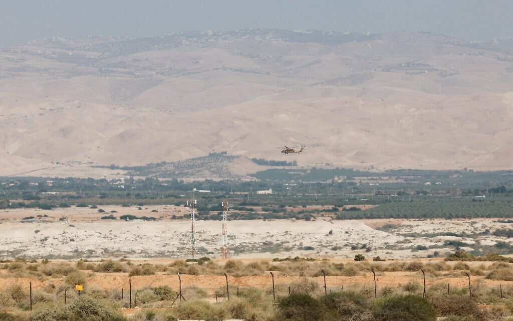 כוחות הביטחון סמוך לזירת הפיגוע במעבר אלנבי, 18 בספטמבר 2025 (צילום: אורן בן חקון/פלאש90) כוחות הביטחון סמוך לזירת הפיגוע במעבר אלנבי, 18 בספטמבר 2025 (צילום: אורן בן חקון/פלאש90)
