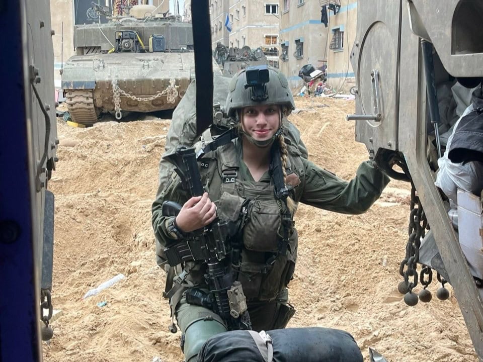 הפרמדיקית סמ"ר אורית חן (צילום: באדיבות אורית חן) הפרמדיקית סמ"ר אורית חן (צילום: באדיבות אורית חן)
