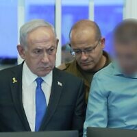 ראש הממשלה בנימין נתניהו והמזכיר הצבאי שלו רומן גופמן בחמ"ל המבצעים המיוחדים של שירות הביטחון הכללי, 9 בספטמבר 2025