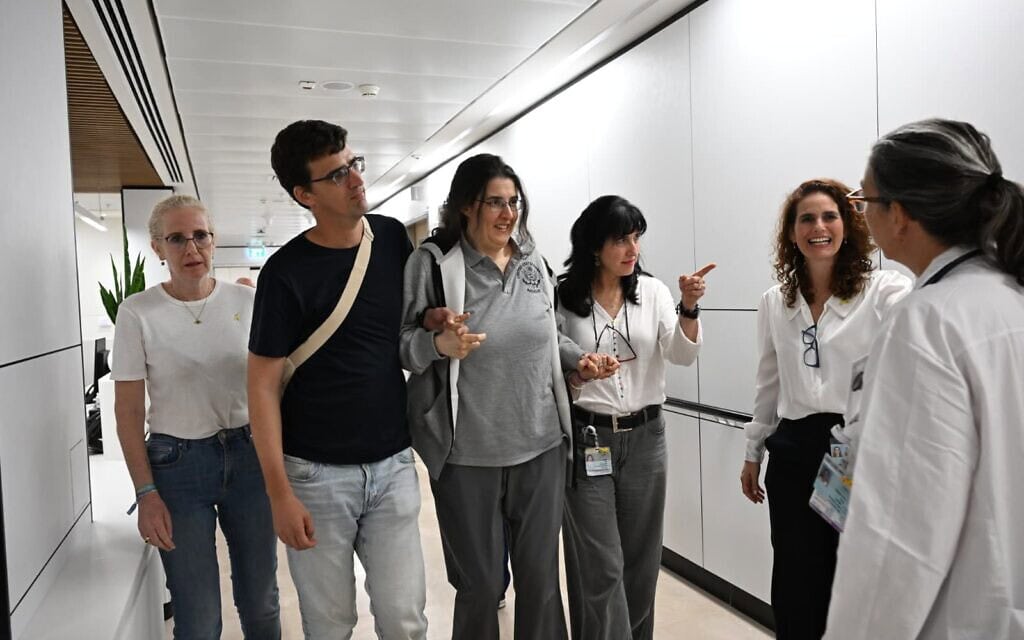 אליזבט צורקוב במרכז הרפואי שיבא בתל השומר (צילום: יובל יוסף, לע"מ) אליזבט צורקוב במרכז הרפואי שיבא בתל השומר (צילום: יובל יוסף, לע"מ)