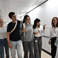 אליזבט צורקוב במרכז הרפואי שיבא בתל השומר (צילום: יובל יוסף, לע"מ) אליזבט צורקוב במרכז הרפואי שיבא בתל השומר (צילום: יובל יוסף, לע"מ)