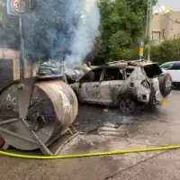 הפח שהוצת במהלך מחאה בירושלים (צילום: דוברות המשטרה) הפח שהוצת במהלך מחאה בירושלים (צילום: דוברות המשטרה)