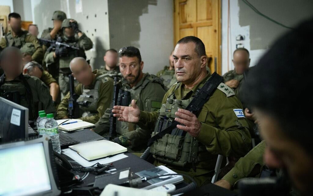 הרמטכ״ל, רב-אלוף אייל זמיר, קיים סיור בשטחי הלחימה בדרום רצועת עזה, 26 בספטמבר 2025 (צילום: דובר צה"ל) הרמטכ״ל, רב-אלוף אייל זמיר, קיים סיור בשטחי הלחימה בדרום רצועת עזה, 26 בספטמבר 2025 (צילום: דובר צה"ל)
