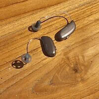 מכשירי השמיעה של הדי בן-עמר