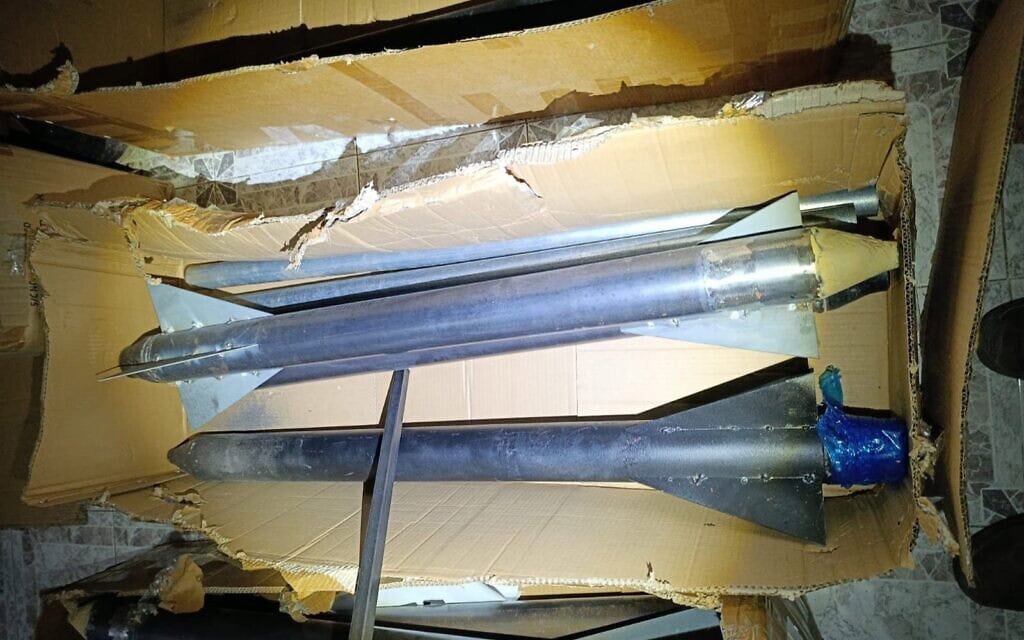 אמצעי לחימה שאותרו על ידי כוחות הביטחון באזור רמאללה, 19 בספטמבר 2025 (צילום: דובר צה"ל) אמצעי לחימה שאותרו על ידי כוחות הביטחון באזור רמאללה, 19 בספטמבר 2025 (צילום: דובר צה"ל)