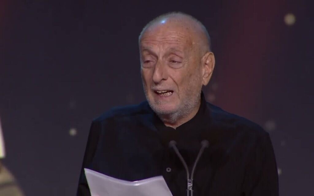 הבמאי אורי ברבש נואם בטקס פרסי אופיר אחרי שקיבל פרס מפעל חיים, 16 בספטמבר 2025 (צילום: צילום מסך, יוטיוב)