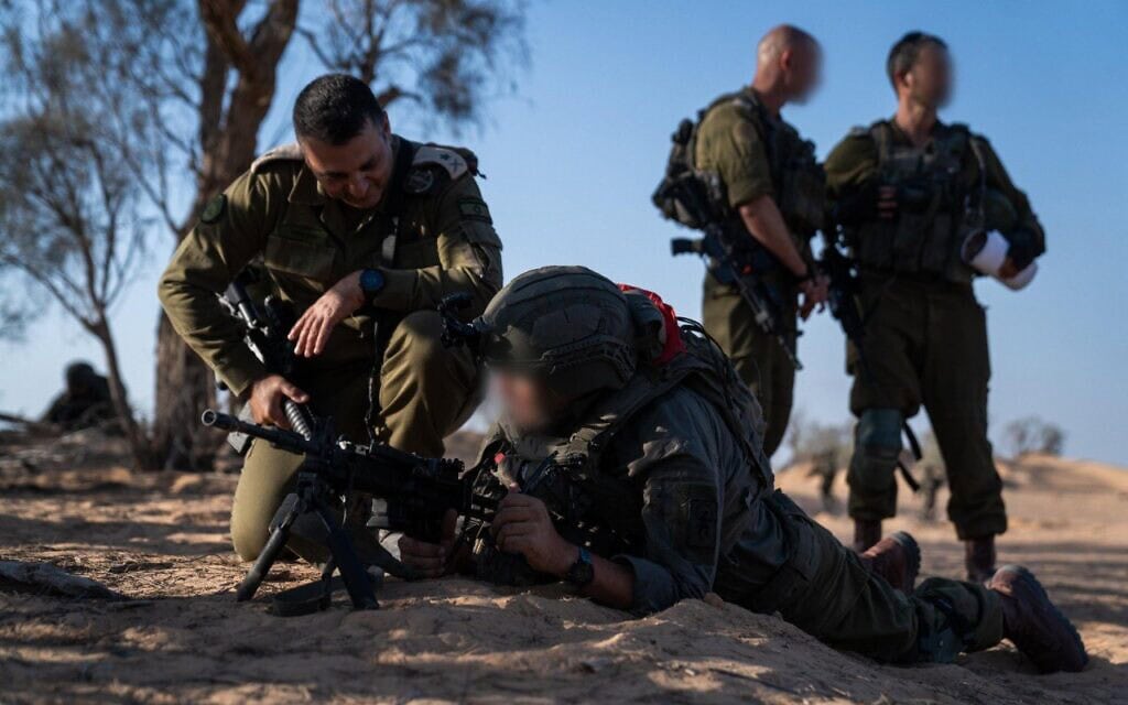 מפקד פיקוד הדרום, אלוף יניב עשור, ביקר באימון מילואים, ספטמבר 2025 (צילום: דובר צה"ל) מפקד פיקוד הדרום, אלוף יניב עשור, ביקר באימון מילואים, ספטמבר 2025 (צילום: דובר צה"ל)