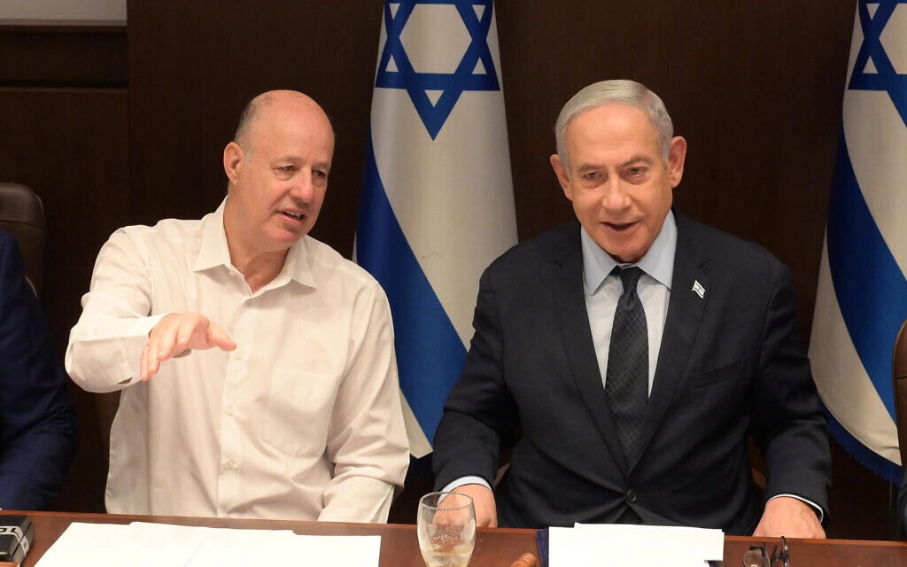 ראש הממשלה בנימין נתניהו וראש המל"ל צחי הנגבי בישיבה בלשכת ראש הממשלה, ספטמבר 2023 (צילום: עמוס בן גרשום/לע"מ) ראש הממשלה בנימין נתניהו וראש המל"ל צחי הנגבי בישיבה בלשכת ראש הממשלה, ספטמבר 2023 (צילום: עמוס בן גרשום/לע"מ)