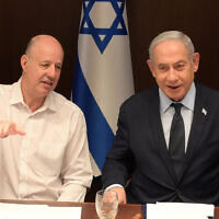 ראש הממשלה בנימין נתניהו וראש המל"ל צחי הנגבי בישיבה בלשכת ראש הממשלה, ספטמבר 2023 (צילום: עמוס בן גרשום/לע"מ) ראש הממשלה בנימין נתניהו וראש המל"ל צחי הנגבי בישיבה בלשכת ראש הממשלה, ספטמבר 2023 (צילום: עמוס בן גרשום/לע"מ)