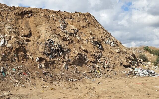 אתר פסולת פיראטי בפאתי המועצה המקומית זמר, אוקטובר 2025