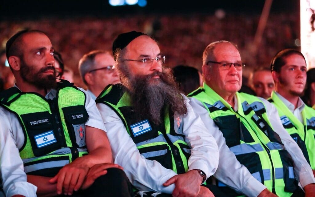 אנשי זק"א בטקס הזיכרון הלאומי ל-7 באוקטובר בפארק הירקון, 7 באוקטובר 2025 (צילום: עודד אנגל) אנשי זק"א בטקס הזיכרון הלאומי ל-7 באוקטובר בפארק הירקון, 7 באוקטובר 2025 (צילום: עודד אנגל)
