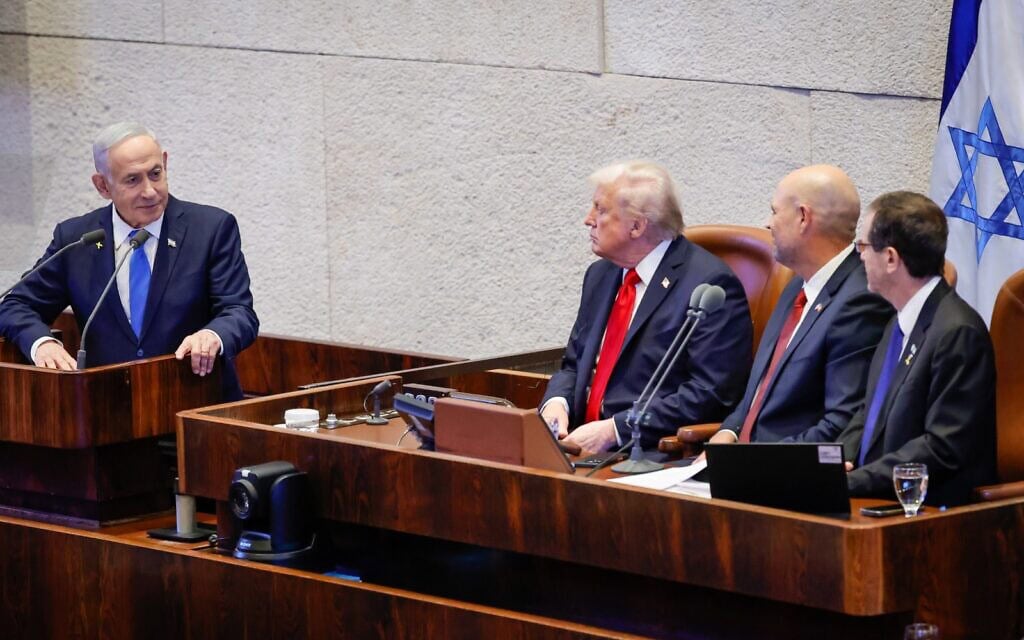 ראש הממשלה בנימין נתניהו ונשיא ארה"ב דונלד טראמפ במליאת הכנסת, 13 באוקטובר 2025 (צילום: נועם מושקוביץ, דוברות הכנסת) ראש הממשלה בנימין נתניהו ונשיא ארה"ב דונלד טראמפ במליאת הכנסת, 13 באוקטובר 2025 (צילום: נועם מושקוביץ, דוברות הכנסת)