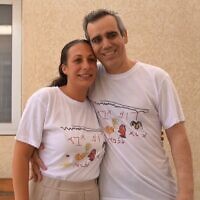 עמרי מירן מתאחד עם אשתו לישי מירן־לביא במחנה רעים אחרי ששוחרר משבי חמאס, 13 באוקטובר 2025 (צילום: דובר צה"ל) עמרי מירן מתאחד עם אשתו לישי מירן־לביא במחנה רעים אחרי ששוחרר משבי חמאס, 13 באוקטובר 2025 (צילום: דובר צה"ל)