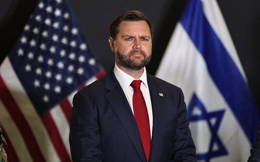 סגן נשיא ארצות הברית ג'יי די ואנס במרכז התיאום האזרחי־צבאי בקריית גת, שבו מוצבים חיילים אמריקאים המפקחים על הפסקת האש ברצועת עזה, 21 באוקטובר 2025 (צילום: Fadel SENNA / AFP) סגן נשיא ארצות הברית ג'יי די ואנס במרכז התיאום האזרחי־צבאי בקריית גת, שבו מוצבים חיילים אמריקאים המפקחים על הפסקת האש ברצועת עזה, 21 באוקטובר 2025 (צילום: Fadel SENNA / AFP)