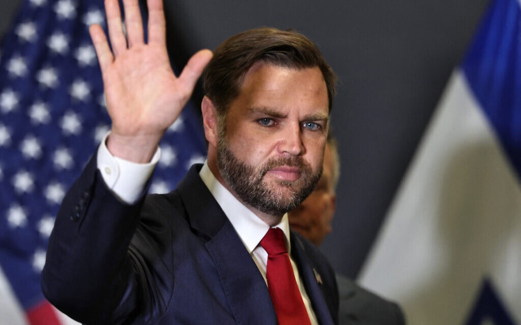 סגן נשיא ארצות הברית ג'יי די ואנס במרכז התיאום האזרחי־צבאי בקריית גת, שבו מוצבים חיילים אמריקאים המפקחים על הפסקת האש ברצועת עזה, 21 באוקטובר 2025 (צילום: Fadel SENNA / AFP) סגן נשיא ארצות הברית ג'יי די ואנס במרכז התיאום האזרחי־צבאי בקריית גת, שבו מוצבים חיילים אמריקאים המפקחים על הפסקת האש ברצועת עזה, 21 באוקטובר 2025 (צילום: Fadel SENNA / AFP)