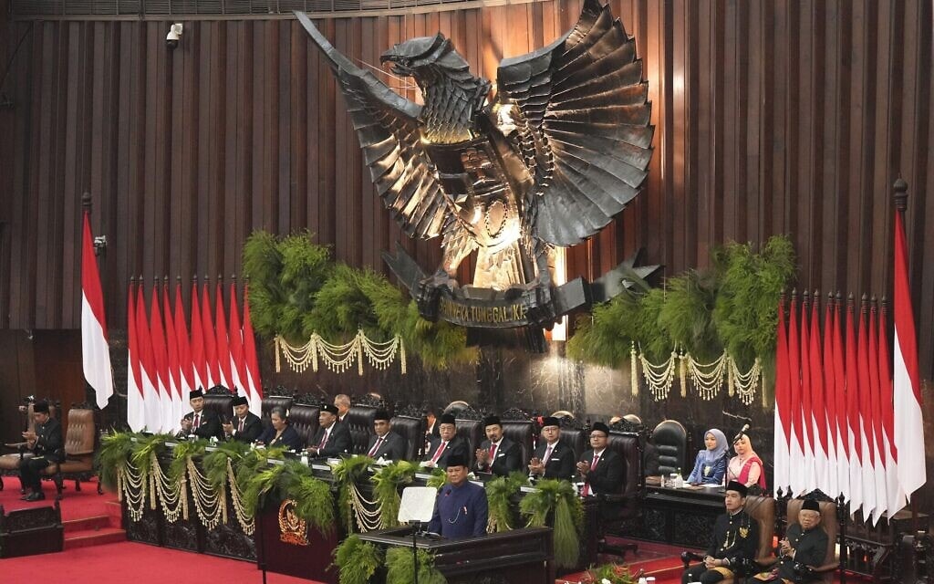 הנשיא פרבואו סוביאנטו וממשלתו בפרלמנט באינדונזיה, אוקטובר 2024 (צילום: AP Photo/Tatan Syuflana) הנשיא פרבואו סוביאנטו וממשלתו בפרלמנט באינדונזיה, אוקטובר 2024 (צילום: AP Photo/Tatan Syuflana)