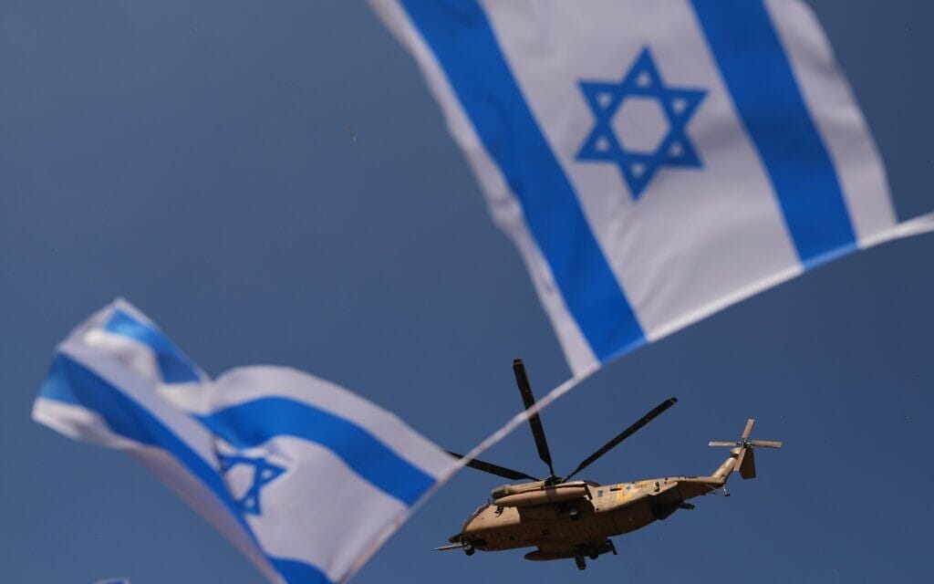 מטוס מחזיר חטופים לבתי החולים בארץ, 13 באוקטובר, 2025 (צילום: AP Photo/Francisco Seco) מטוס מחזיר חטופים לבתי החולים בארץ, 13 באוקטובר, 2025 (צילום: AP Photo/Francisco Seco)