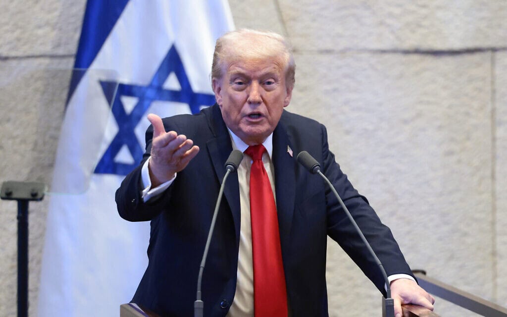 נשיא ארצות הברית דונלד טראמפ נואם בכנסת, 13 באוקטובר 2025 (צילום: Evelyn Hockstein/Pool via AP) נשיא ארצות הברית דונלד טראמפ נואם בכנסת, 13 באוקטובר 2025 (צילום: Evelyn Hockstein/Pool via AP)