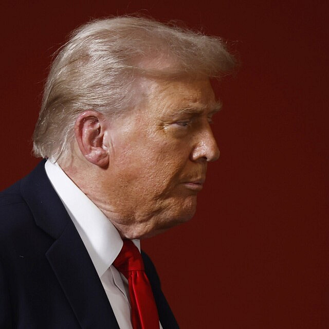 נשיא ארצות הברית דונלד טראמפ בפסגת השלום בשארם א-שייח', 13 באוקטובר 2025 (צילום: Yoan Valat, Pool via AP) נשיא ארצות הברית דונלד טראמפ בפסגת השלום בשארם א-שייח', 13 באוקטובר 2025 (צילום: Yoan Valat, Pool via AP)