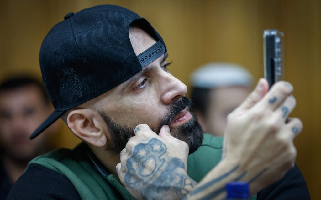 יואב אליאסי (הצל) בישיבת סיעת עוצמה יהודית בכנסת, 9 בינואר 2023 (צילום: אוליבייה פיטוסי/פלאש90)