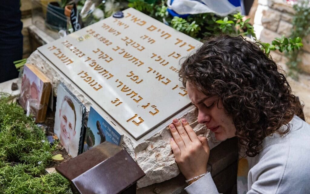המצבה על קברו של לוחם סיירת מטכ"ל דוד מאיר שנפל בקרב על קיבוץ בארי ב-7 באוקטובר 2023 (צילום: חיים גולדברג/פלאש90) המצבה על קברו של לוחם סיירת מטכ"ל דוד מאיר שנפל בקרב על קיבוץ בארי ב-7 באוקטובר 2023 (צילום: חיים גולדברג/פלאש90)