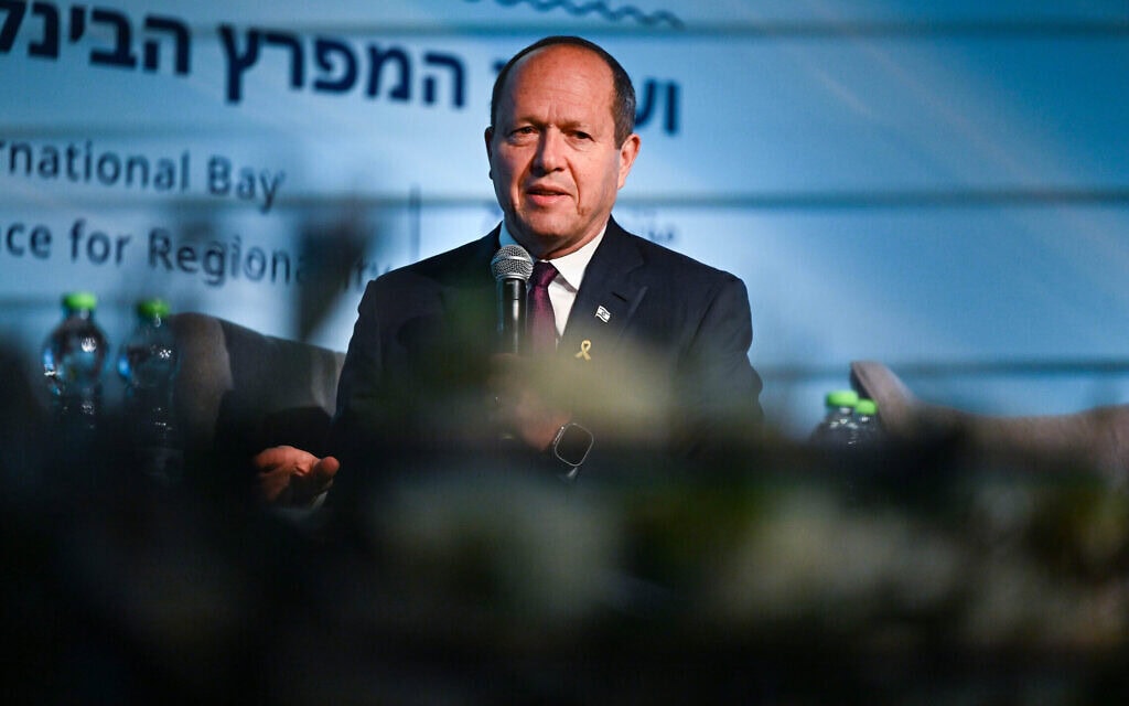 שר הכלכלה ניר ברקת נואם בכנס המפרץ בחיפה, 18 בדצמבר 2024 (צילום: פלאש90) שר הכלכלה ניר ברקת נואם בכנס המפרץ בחיפה, 18 בדצמבר 2024 (צילום: פלאש90)