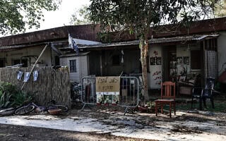 בתים מהם נלקחו חטופים ב-7 באוקטובר, ניר עוז, 30 בספטמבר 2025 (צילום: צפריר אביוב/פלאש90) בתים מהם נלקחו חטופים ב-7 באוקטובר, ניר עוז, 30 בספטמבר 2025 (צילום: צפריר אביוב/פלאש90)