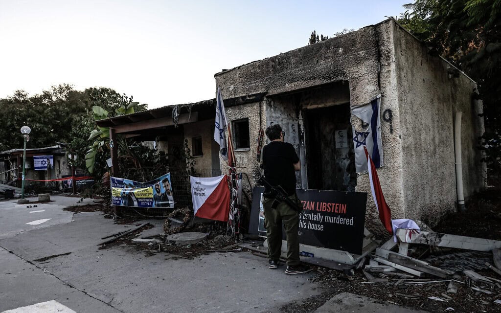 בתים שנשרפו בקיבוץ כפר עזה במתקפת 7 באוקטובר, במלאות שנתיים לטבח. 7 באוקטובר 2025 (צילום: צפריר אביוב/פלאש90) בתים שנשרפו בקיבוץ כפר עזה במתקפת 7 באוקטובר, במלאות שנתיים לטבח. 7 באוקטובר 2025 (צילום: צפריר אביוב/פלאש90)